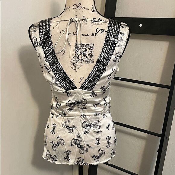 Bebe Y2K Silk Blend White Black Sequin Bow Design V-Neck Top Feminine Coquette - Picture 6 of 12